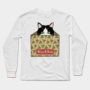 Christmas gift with cat in a box. Funny cat. Christmas print. Long Sleeve T-Shirt